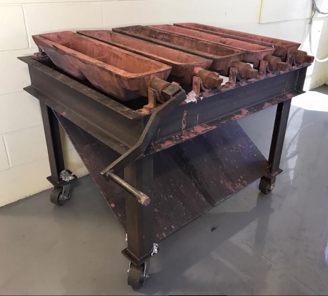 USED 5-MOLD BENCH