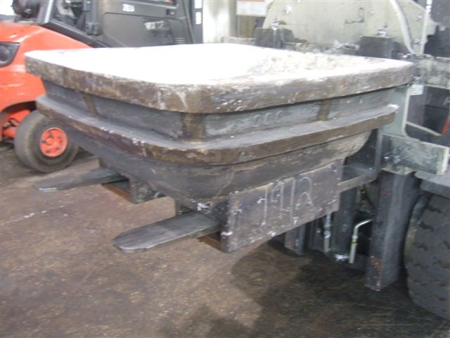 1000 LB IRON SOW MOLDS WITH FORK SLOTS 